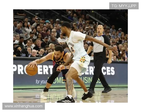 勇士挑战雷霆争夺季后赛席位双方激战引发联盟关注