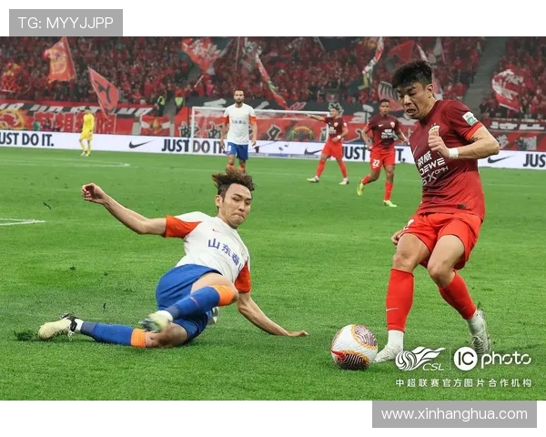 山东泰山挑战上海海港全力争胜，焦点对决点燃中超新赛季激情